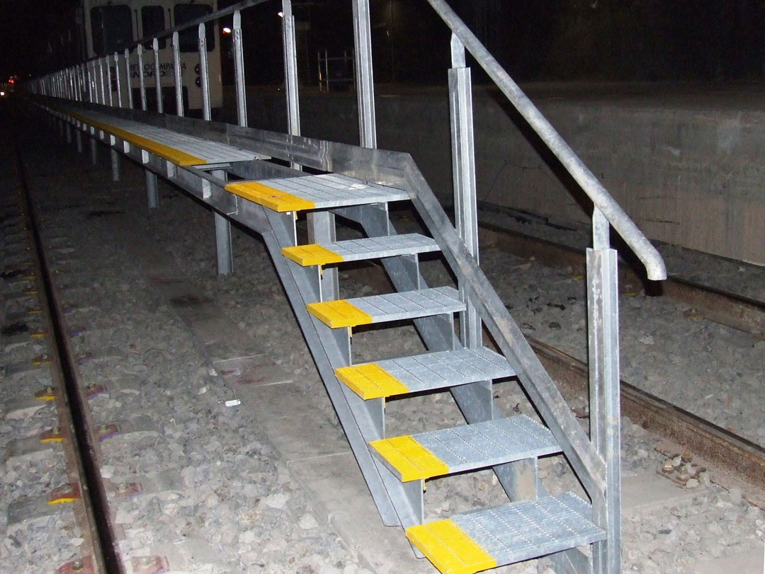 CARPENTERIE METALLICHE PER BANCHINE DI LINEA
